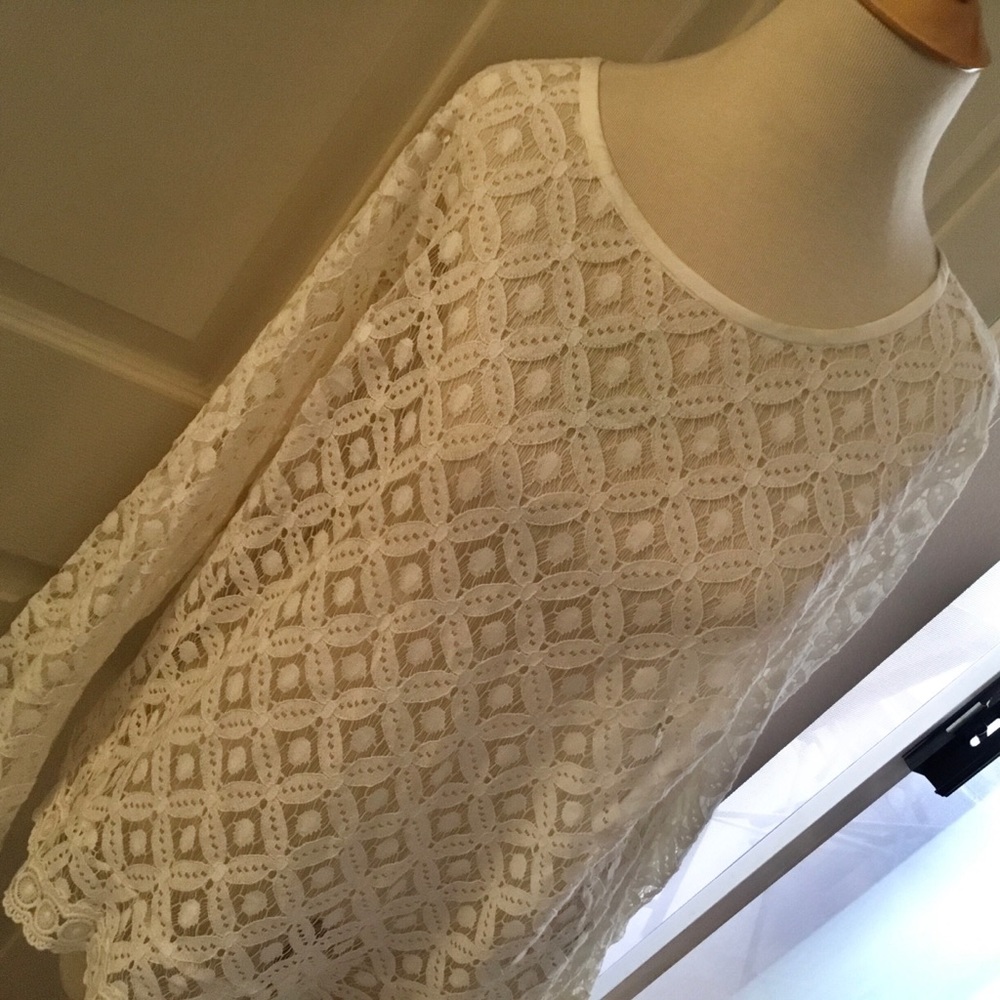 🎁 SALE! 🎁 Cream Lace Flared Sleeve Top